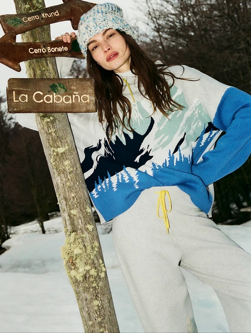 Scenic Mountain-Print Knit Sweater in Blue & White